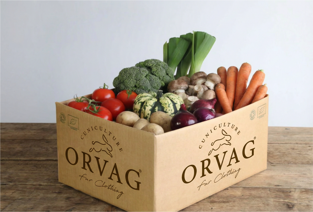 Caja de verduras con el logo de Orvag