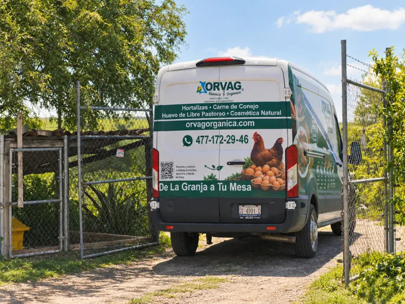 Camioneta refrigerada de Orvag adaptada para repartir alimentos
